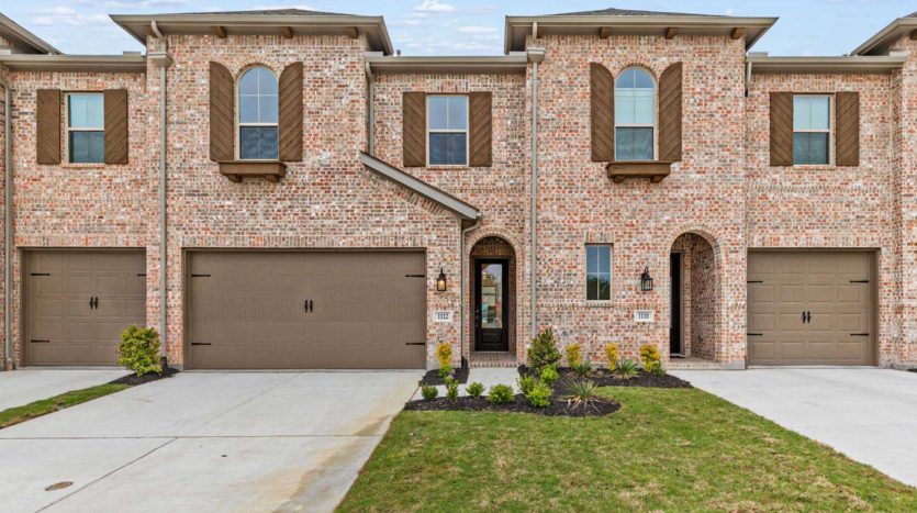 Highland Homes Devonshire: Townhomes subdivision 1112 Queensdown Way Forney TX 75126